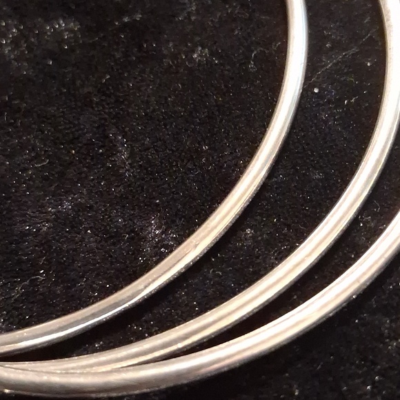 Tiffany & Co. Silver Heart Charm Bangle Bracelets. 925 Sterling Silver. - Picture 4 of 9